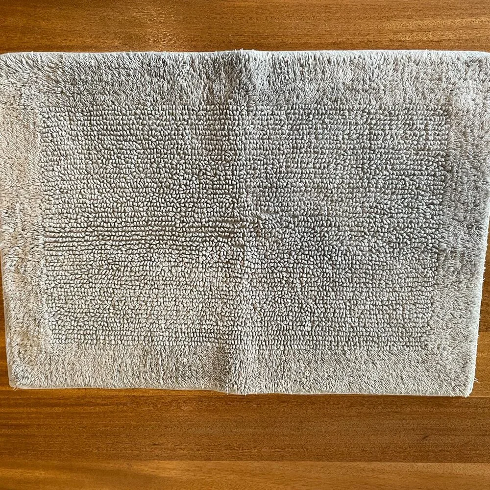 Like-new gray Sonoma bath mat, reversible shower floor rug